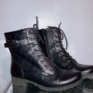 black guess boots